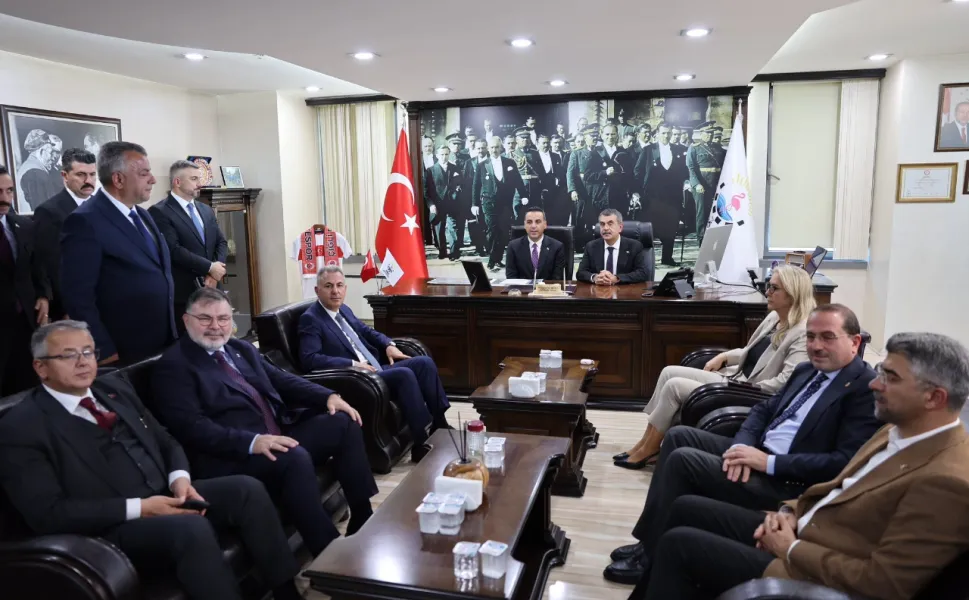 Çiğli Belediyesi'ne Bakan ziyareti: Saygılı'dan yeni dönem mesajı