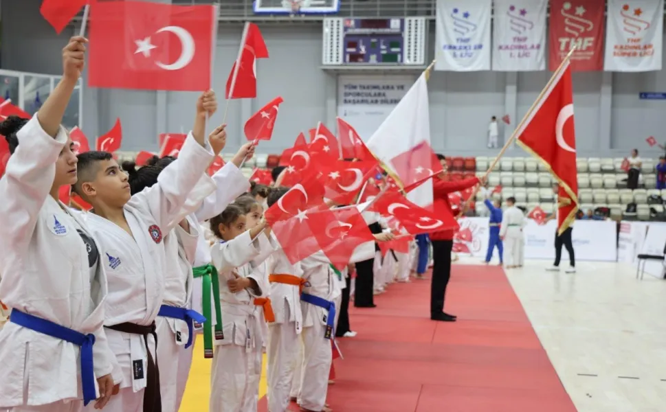Cumhuriyet'in 103. yılında İzmir'de spor şöleni