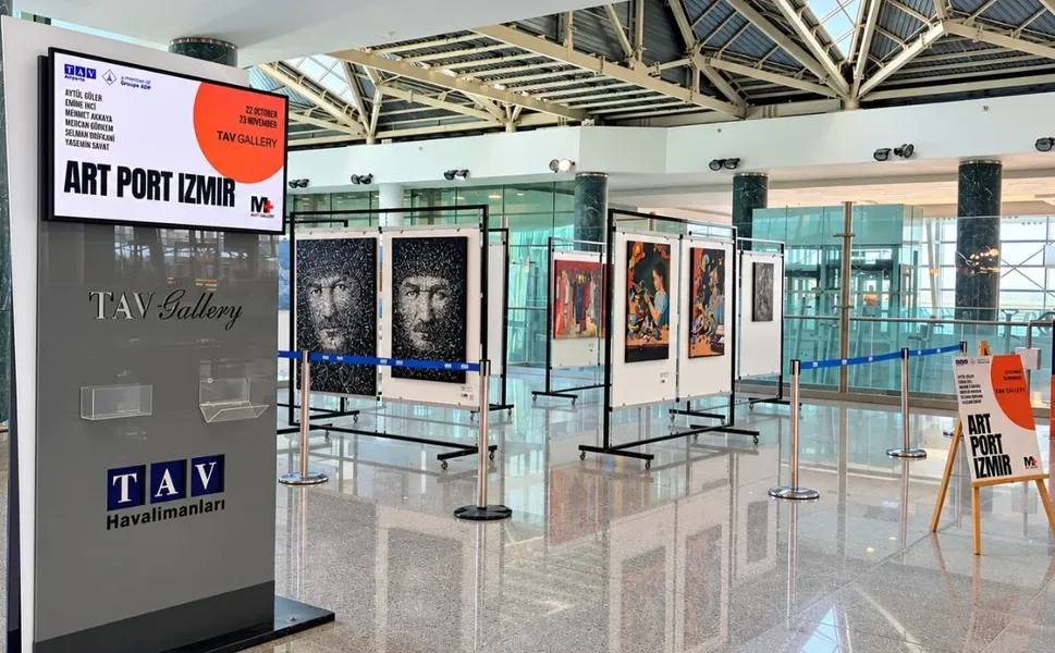 İzmir Adnan Menderes Havalimanı’nda ‘Art Port İzmir’ sergisi açıldı