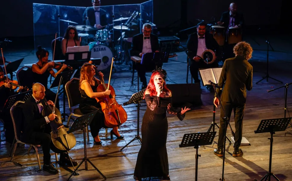 İzmir'de Cumhuriyet ezgileri yükseldi: Smyrna Ensemble sahnede