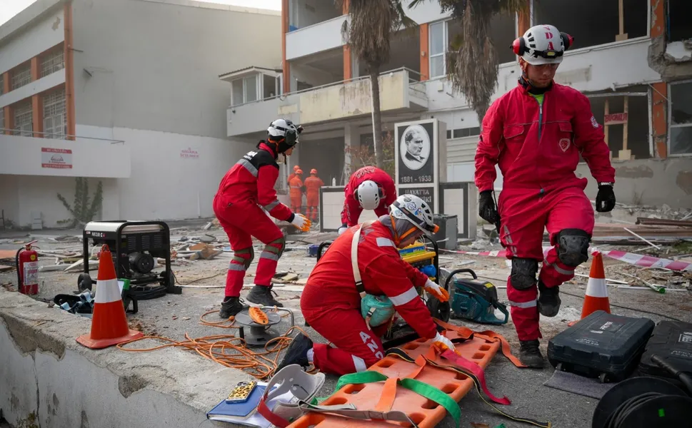 İzmir'de üç ili kapsayan geniş çaplı deprem tatbikatı