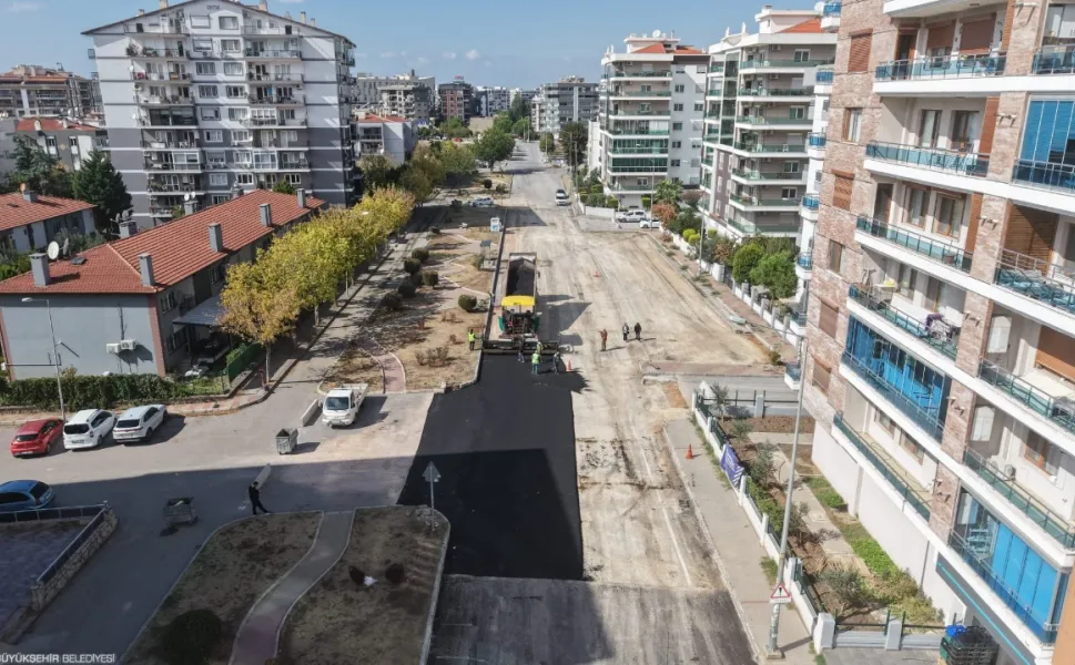 İzmir'de yoğun kullanılan güzergâhlara asfalt dokunuşu