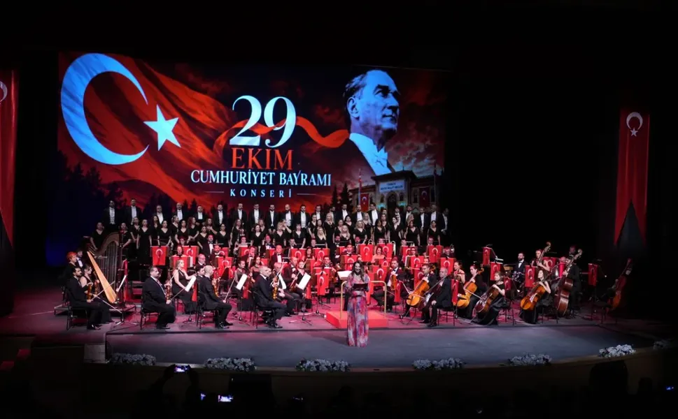 İzmir Kültür Yolu Festivali'nde Cumhuriyet coşkusu