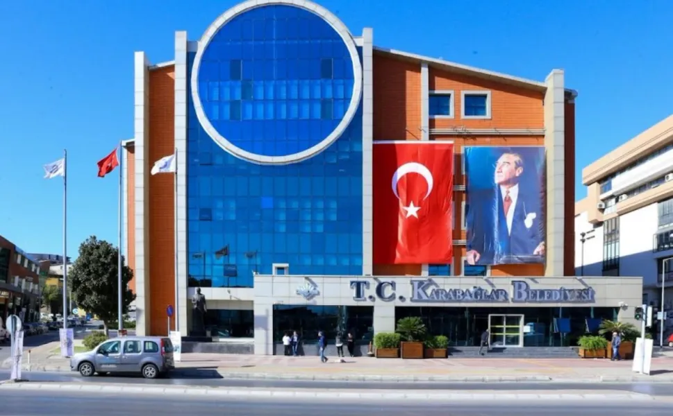 Karabağlar Belediyesi'nde sürpriz istifa!