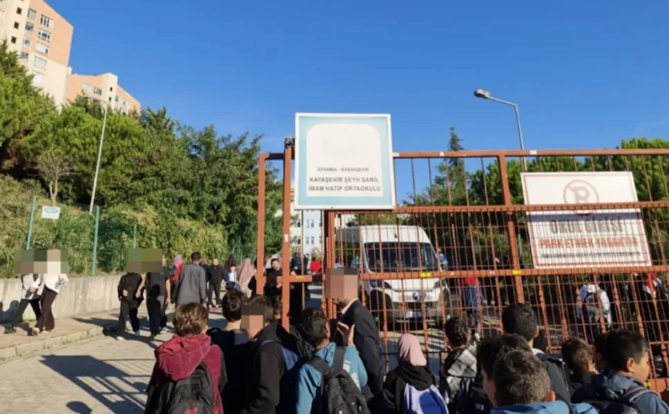 Bakan Tekin açıkladı: Ortaokulda bıçaklı saldırıda 1 öğrenci hayatını kaybetti