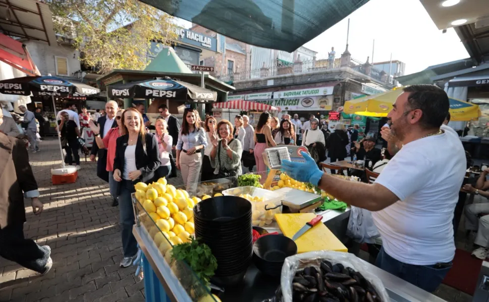 Kemeraltı'nda festival bereketi: Esnafa can suyu oldu