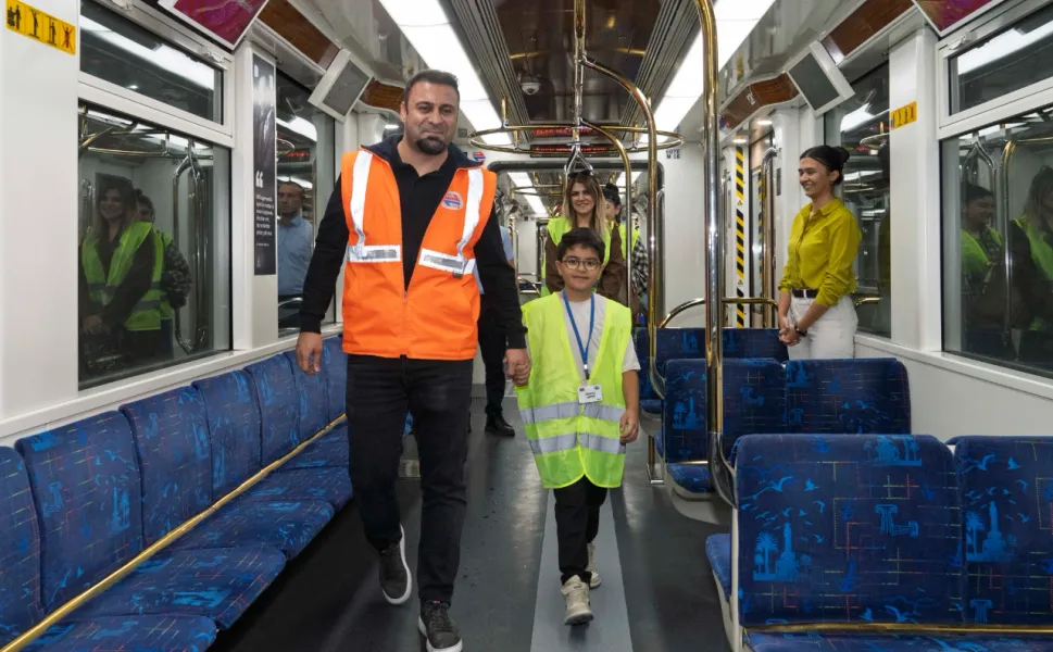 Metro sevgisi boyundan büyük: Emirhan'ın hayali gerçek oldu