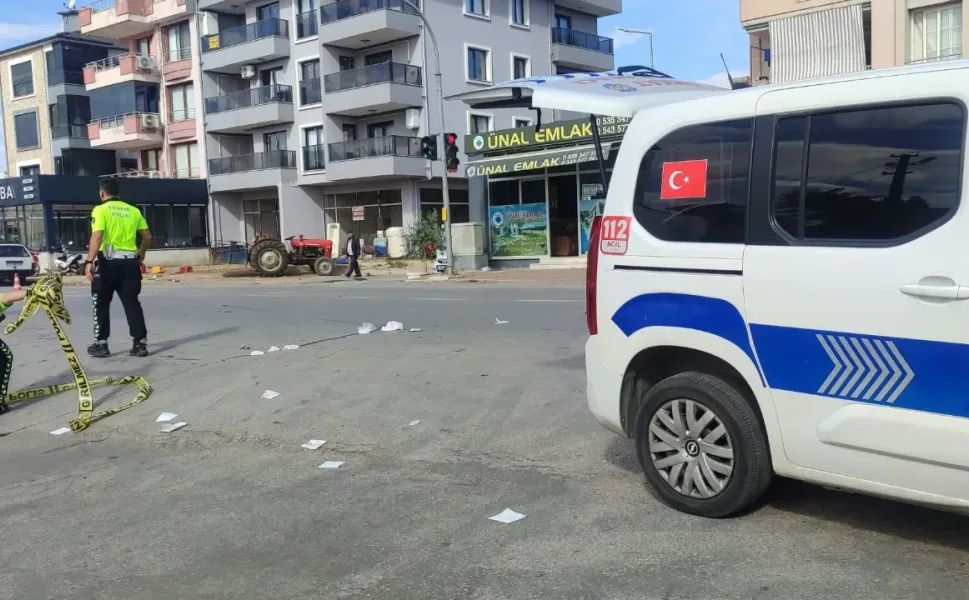 İzmir Ödemiş'te hafif ticari aracın çarptığı 42 yaşındaki yaya ağır yaralandı