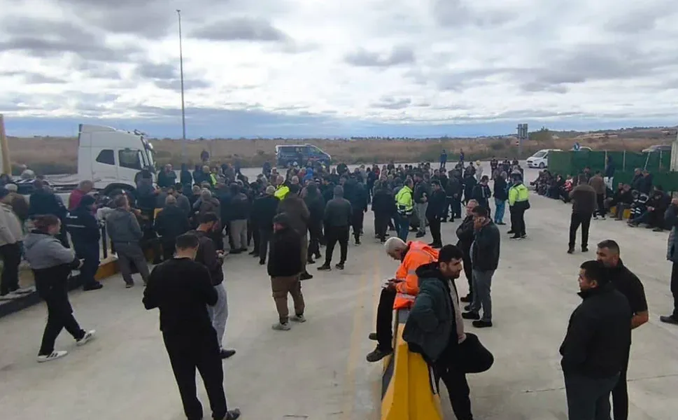 Sınır kapılarında TIR krizi: İthalat ve ihracat durdu
