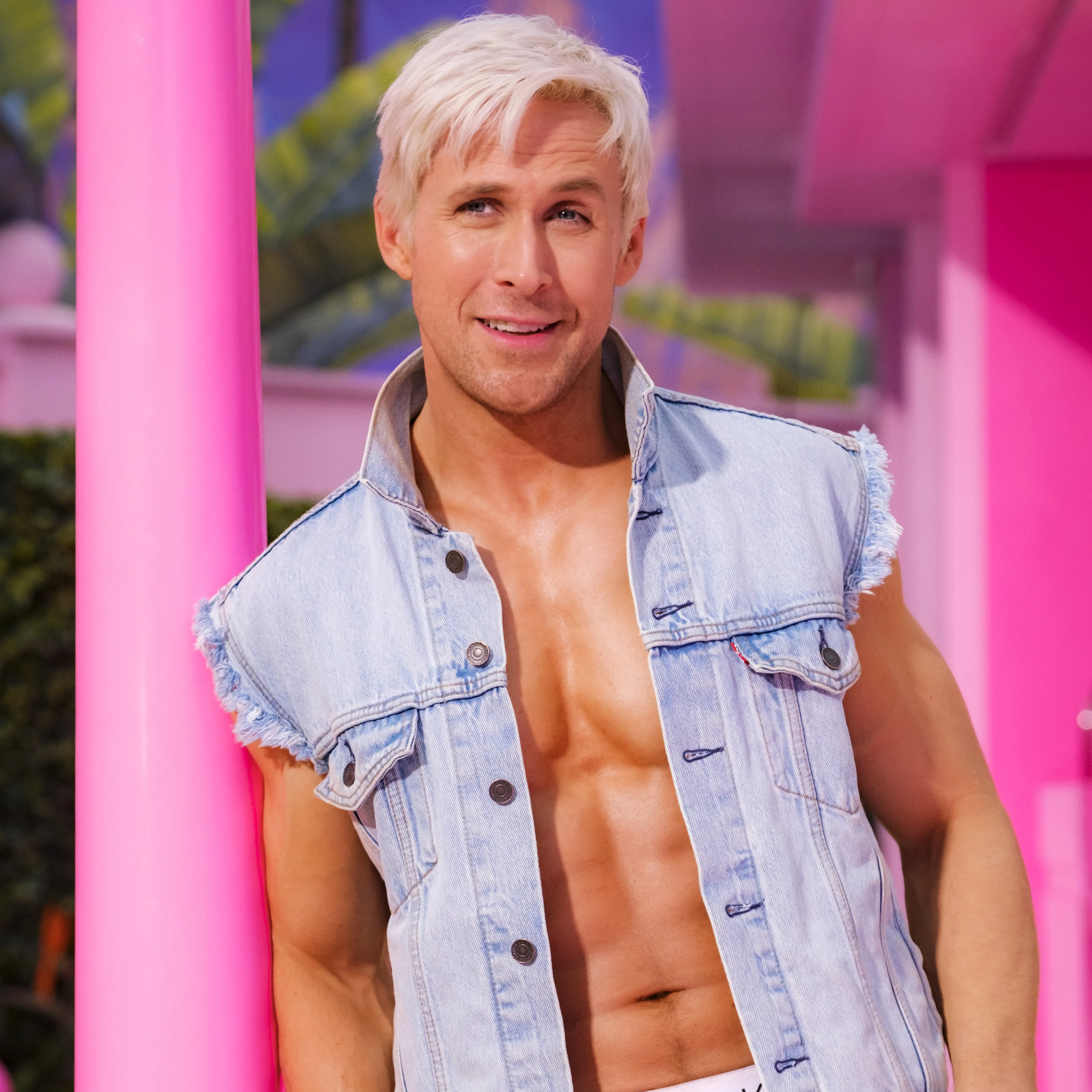 barbie-filminde-keni-kim-oynuyor-barbienin-keni-ryan-gosling-kimdir