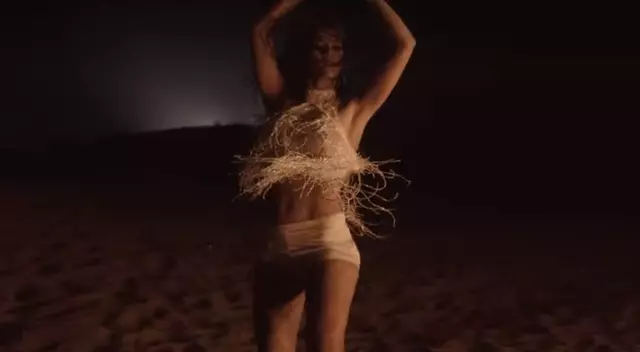 demet-ozdemirin-ask-taktikleri-2-filmindeki-kumsal-dansi-yurekleri-hoplatti-iste-o-seks3