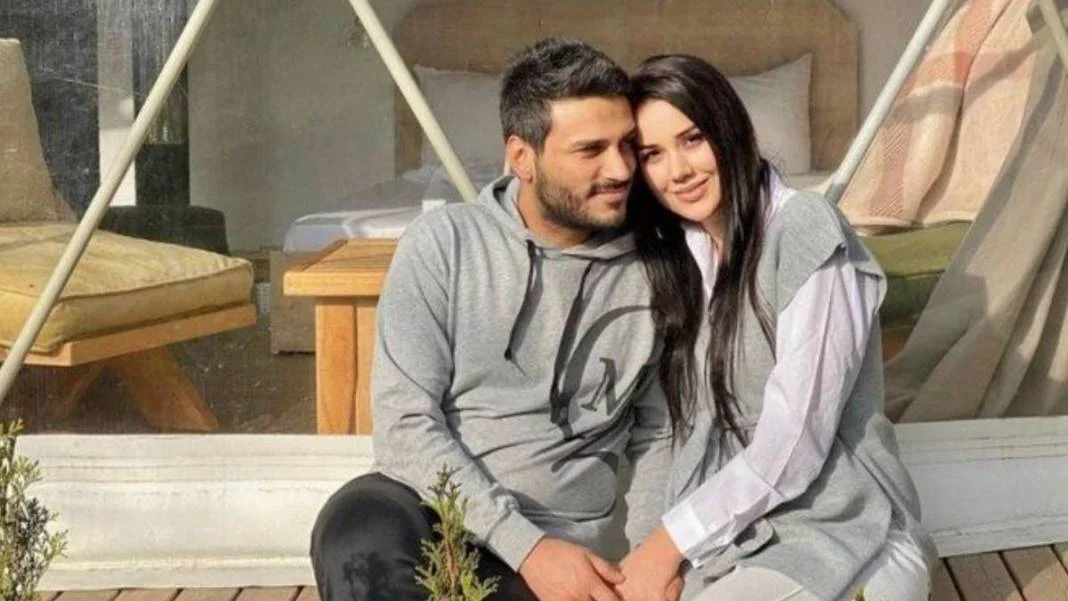 engin-polat-citayi-arsa-cikardi-esi-dilan-polatin-dogum-gunu-icin-new-york-times-square-ekr8