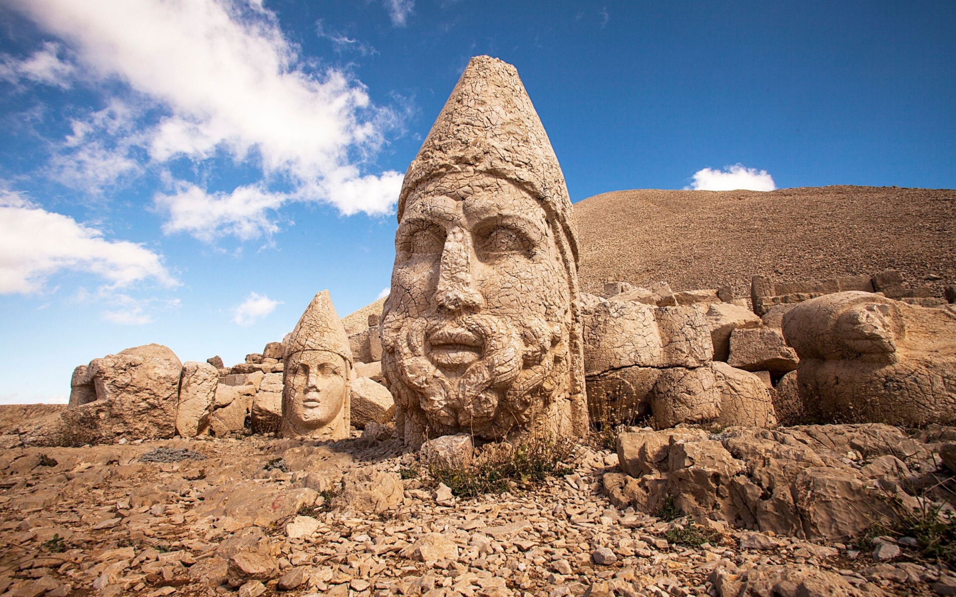 nemrut-mountain-turkey-adiyaman