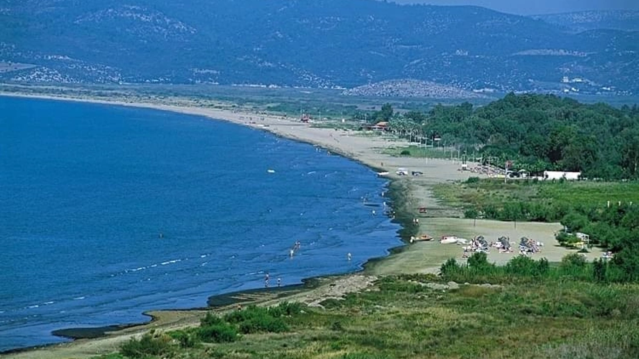 selcukta-sayisiz-kral-ve-kralicenin-yuzdugu-pamucak-sahili-nerede 8