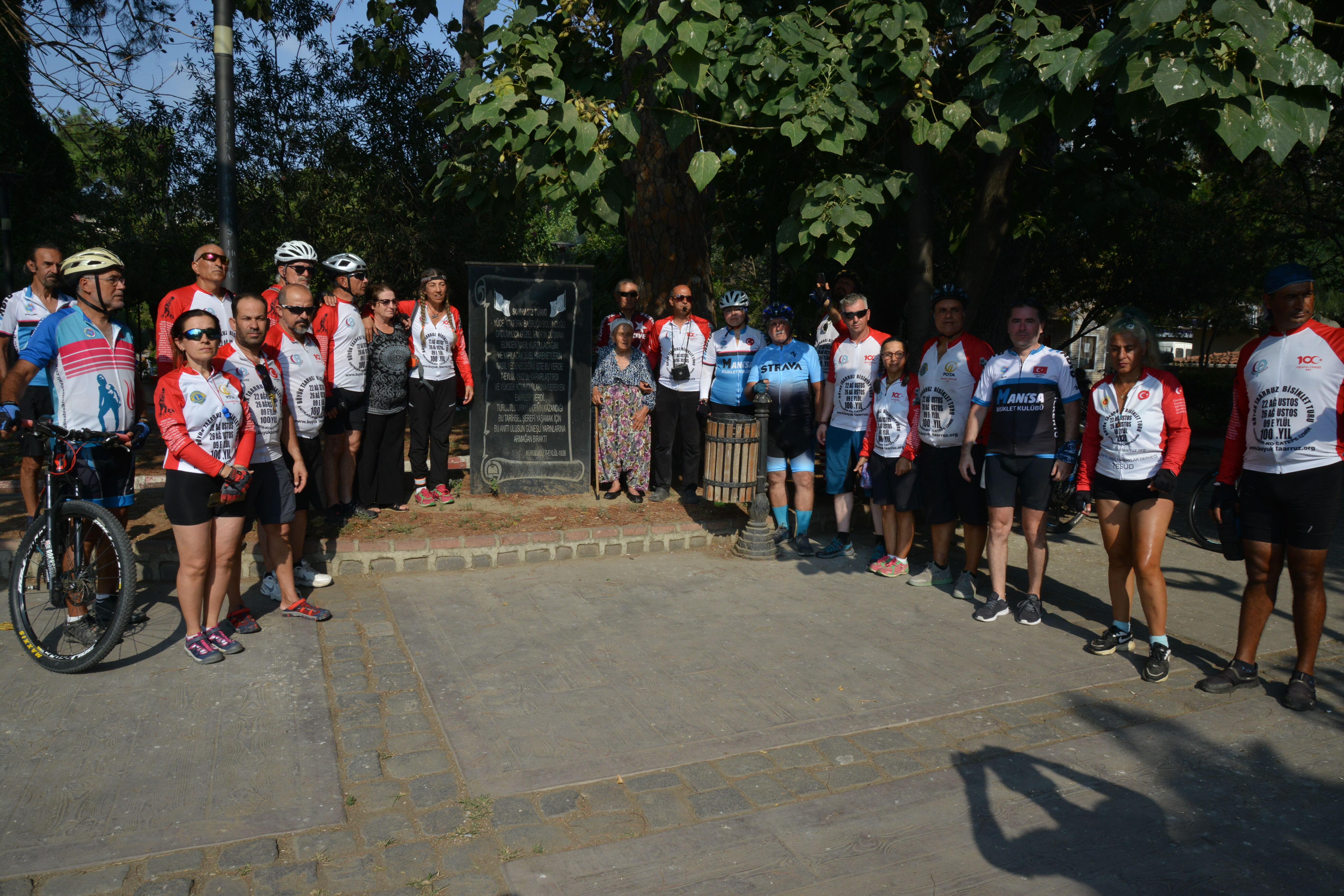 AA-20230908-32098967-32098965-BUYUK_TAARRUZ_BISIKLET_TURUNA_KATILAN_BISIKLETCILER_MANISAYA_ULASTI