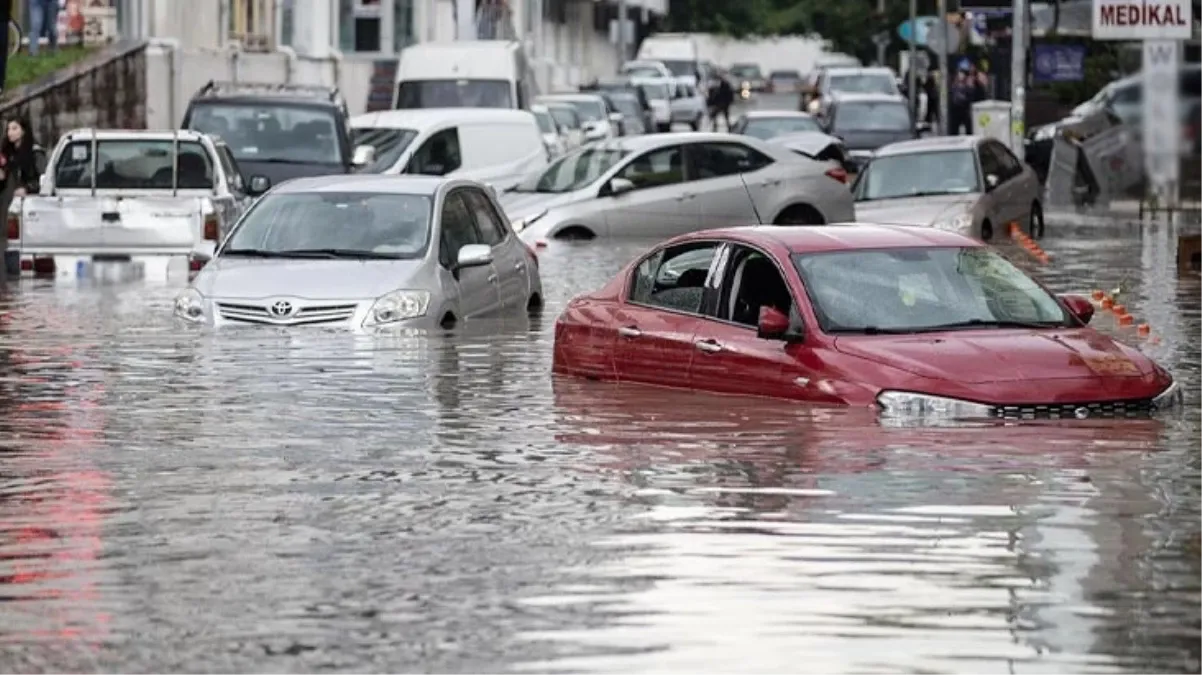 akom-istanbul-icin-saat-verdi-sel-bekleniyor-mecbur-kalmadikca-trafige-cikmayin (3)