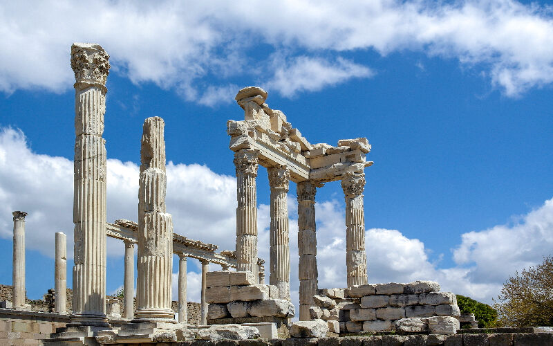 bergama-antik-kenti-tarihi-harikalarin-gizemli-dunyasi (1)