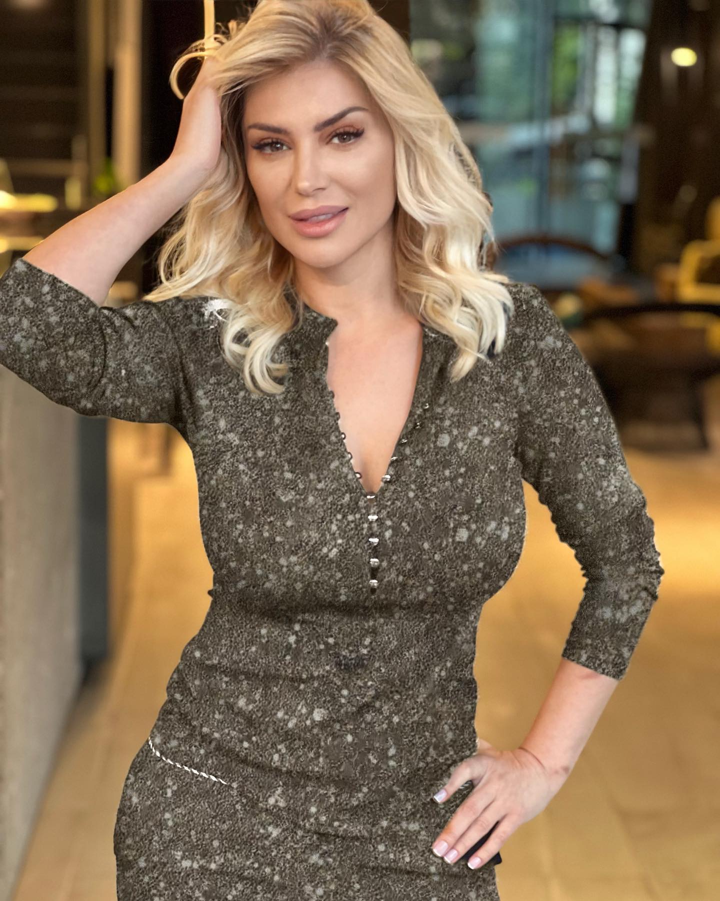 bu-tabak-kimin-sunucusu-songul-karli-esi-kim-evli-mi-songul-karli-kac-yasinda-nereli-kimdir (1)