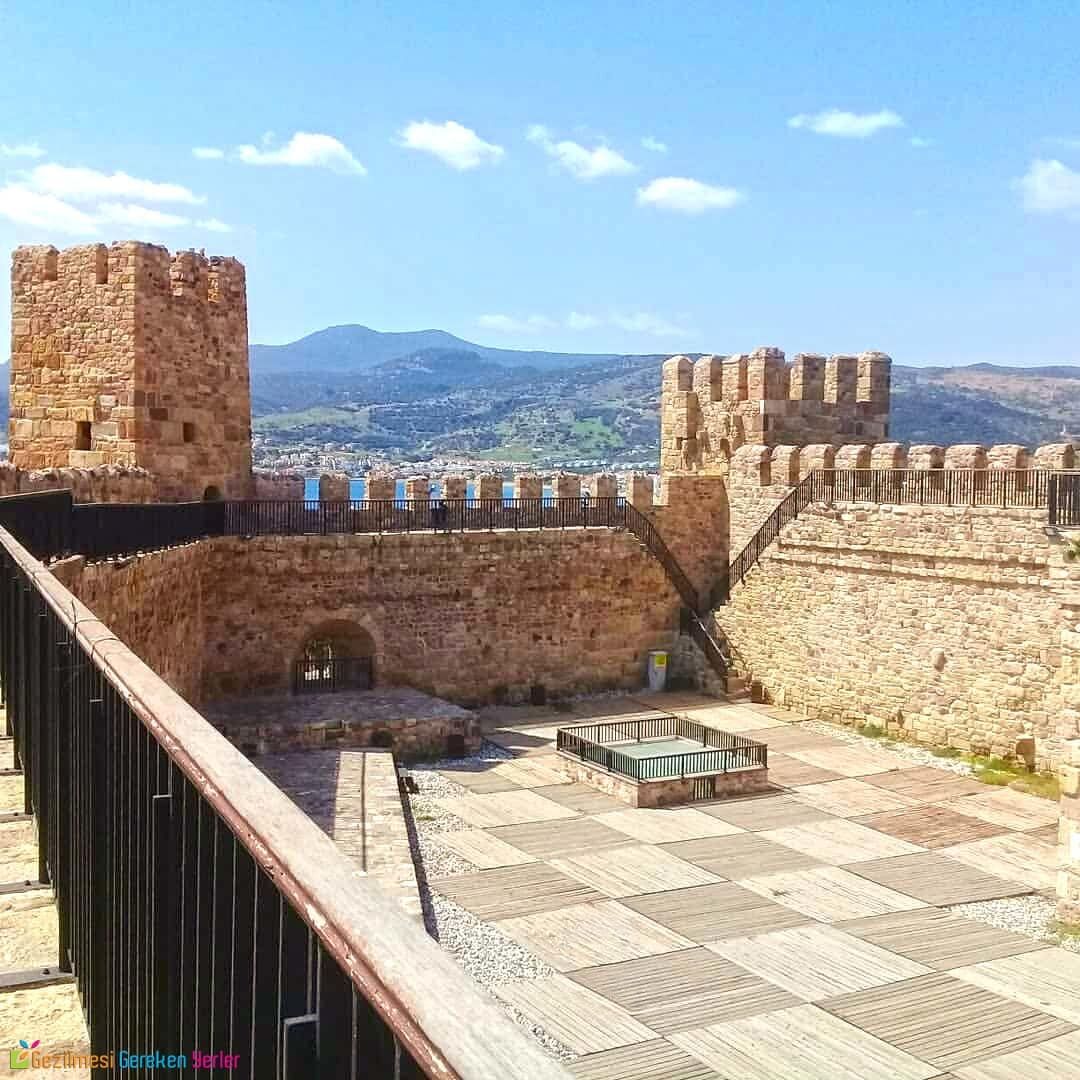 candarli-kalesi-ne-zaman-insa-edildi-candarli-kalesine-nasil-gidilir-canda (1)