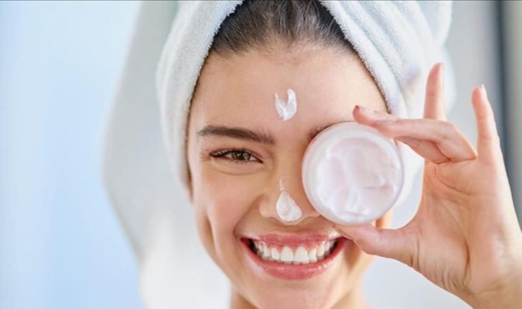 en-iyi-cilt-bakim-urunleri-nedir-iltihapli-ciltler-icin-ne-kullanilmali-akneye-karsi-en-iyi-urun-hangisi (2)