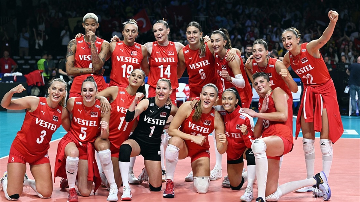filenin-sultanlari-finalde-turkiye-voleybol-final-rakibi-kim-turkiye-voleybol-final-maci-ne (3)