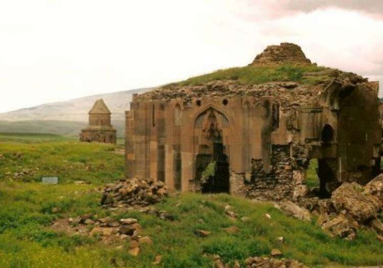 karakale-harabeleri-urartu-doneminin-izleri-igdirda-kesfediliyor (1)-1