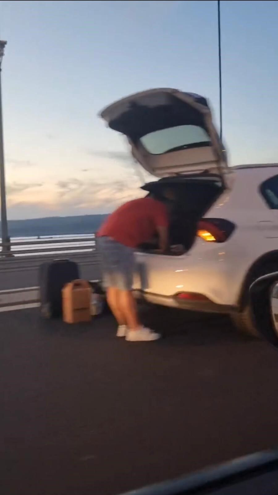 osmangazi-koprusunde-akilalmaz-olay-cok-sayida-aracin-lastikleri-ayni-anda-patladi (3)