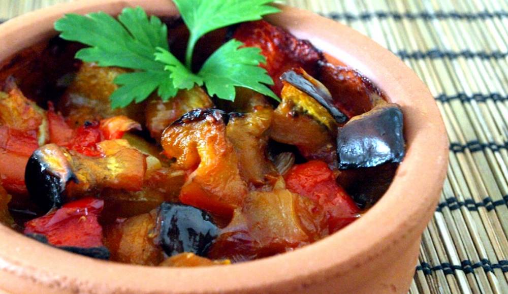 saglikli-ve-lezzetli-vegan-guvec-tarifi-1