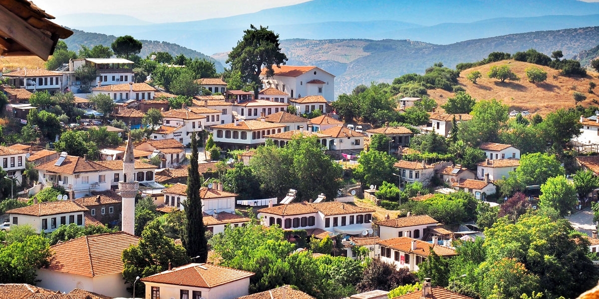 sirincenin-tarihi-ozellikleri-nedir-sirincede-ne-yenir-iste-sirince-gezi-rehberi  ds