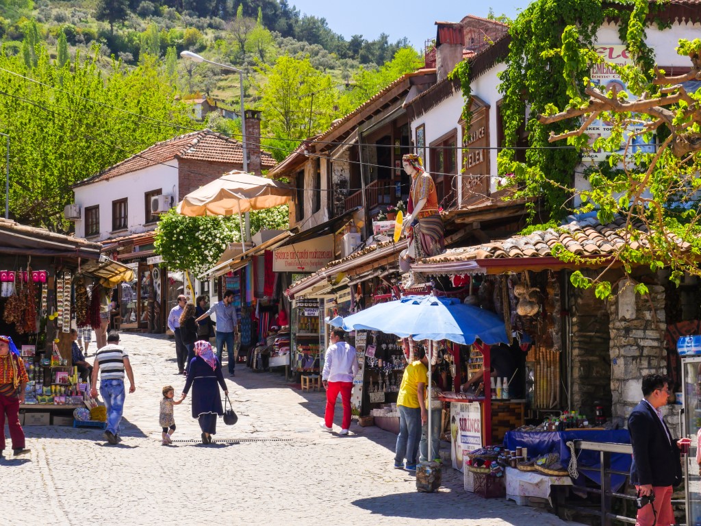 sirincenin-tarihi-ozellikleri-nedir-sirincede-ne-yenir-iste-sirince-gezi-rehberi  reer