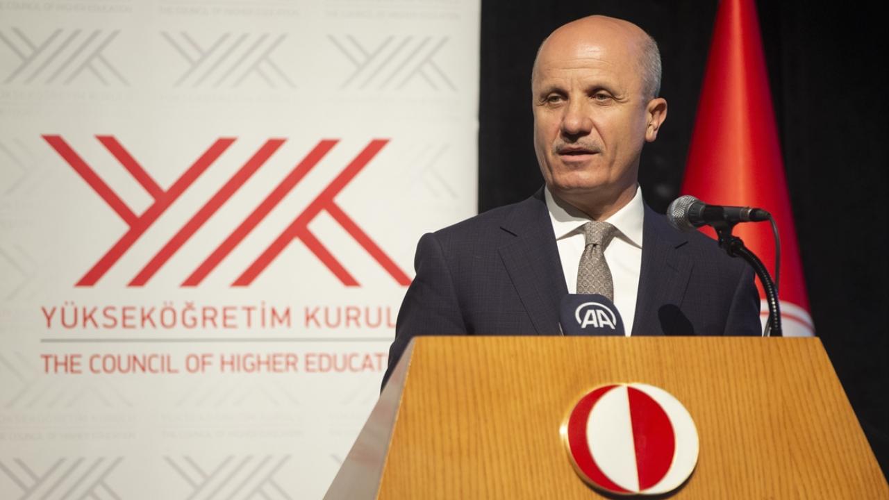 son-dakika-yok-baskani-ozvar-o-sehirlerdeki-universiteler-isterlerse-bir-yil-uzaktan-egitim