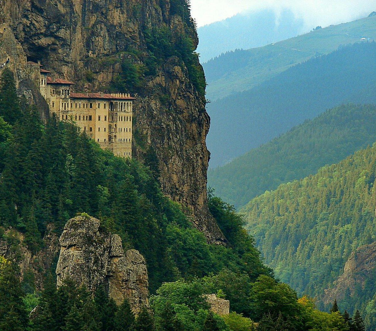 sumela-manastiri-nerededir-sumela-manastiri-icindeki-tarihi-guzellikler-nelerdir-sumela-manastiri-trabzon  1