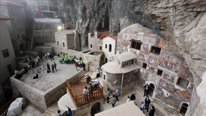 sumela-manastiri-nerededir-sumela-manastiri-icindeki-tarihi-guzellikler-nelerdir-sumela-manastiri-trabzon  r