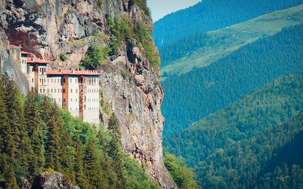 sumela-manastiri-nerededir-sumela-manastiri-icindeki-tarihi-guzellikler-nelerdir-sumela-manastiri-trabzon  rv