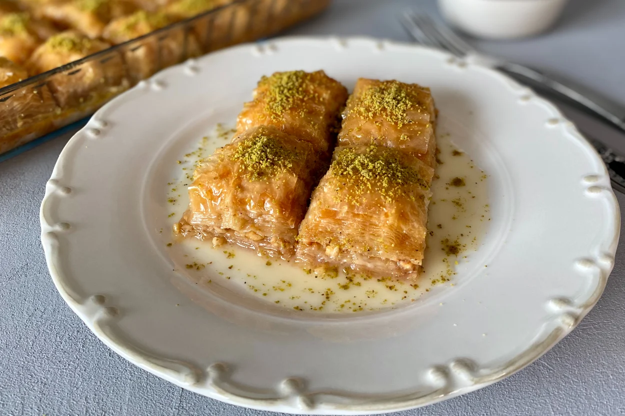 sutlu-nuriye-nasil-ortaya-cikmistir-sutlu-nuriye-nasil-yapilir-hazir-yufkadan-sutlu-nuriye- (2)