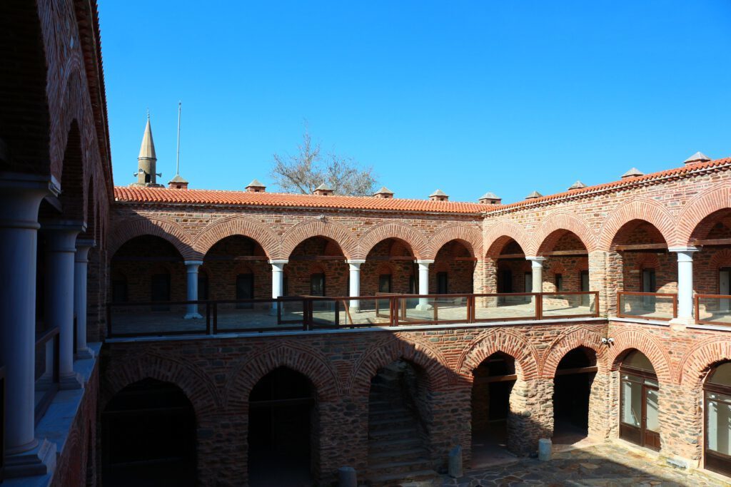 tirenin-tarihi-ve-kulturel-zenginlikleri-gezilecek-yerler-rehberi (1)-1