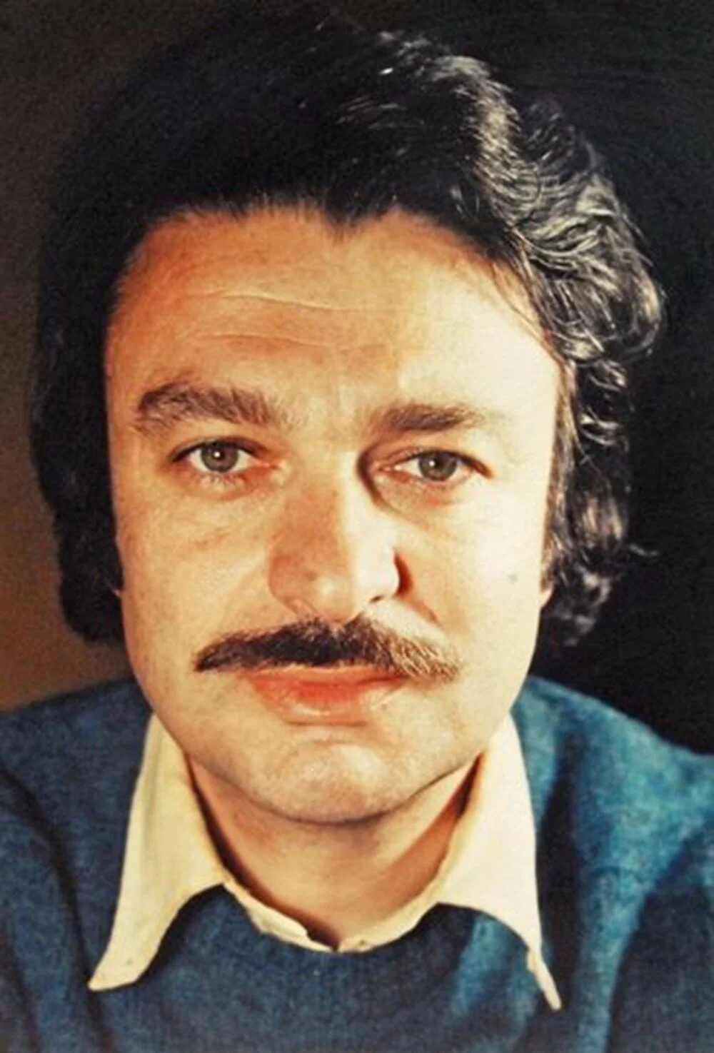 turk-edebiyatinin-usta-isimlerinden-oguz-atay-kimdir-hayati-sanat-anlayisi-ve-eserleri-nele (2)