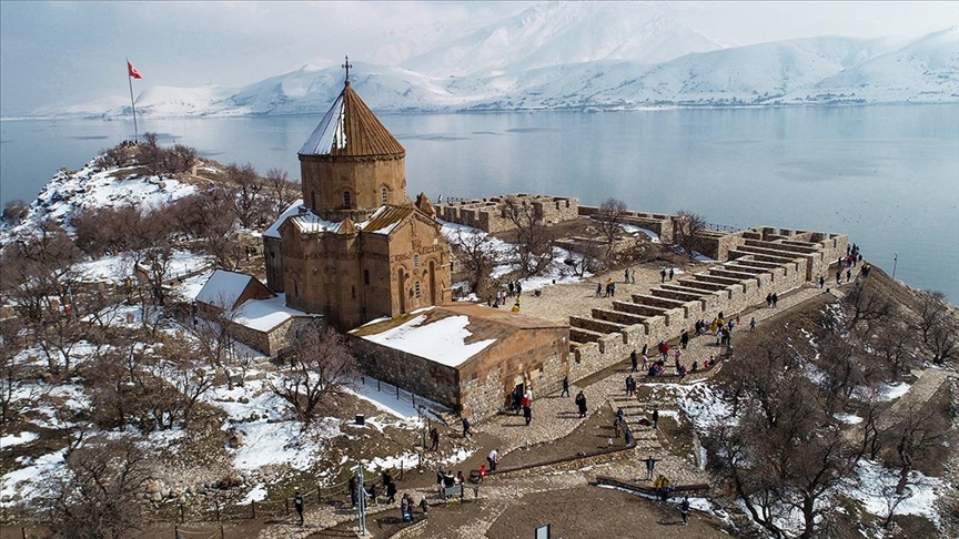 vana-birde-boyle-bakin-vanda-gezilecek-yerler-neresi-vanin-tarihi-ve-dogal-guzellikleri-nereler (6)