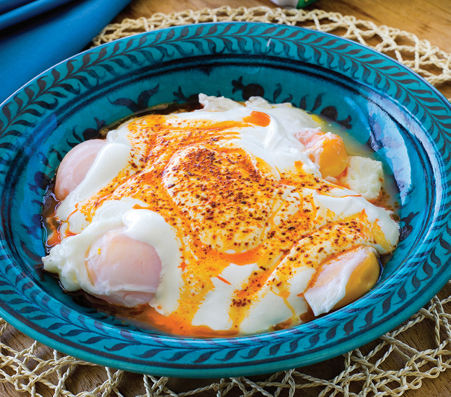 yogurt-ve-yumurta-uyumu-saglikli-ve-lezzetli-cilbir-tarifi (1)