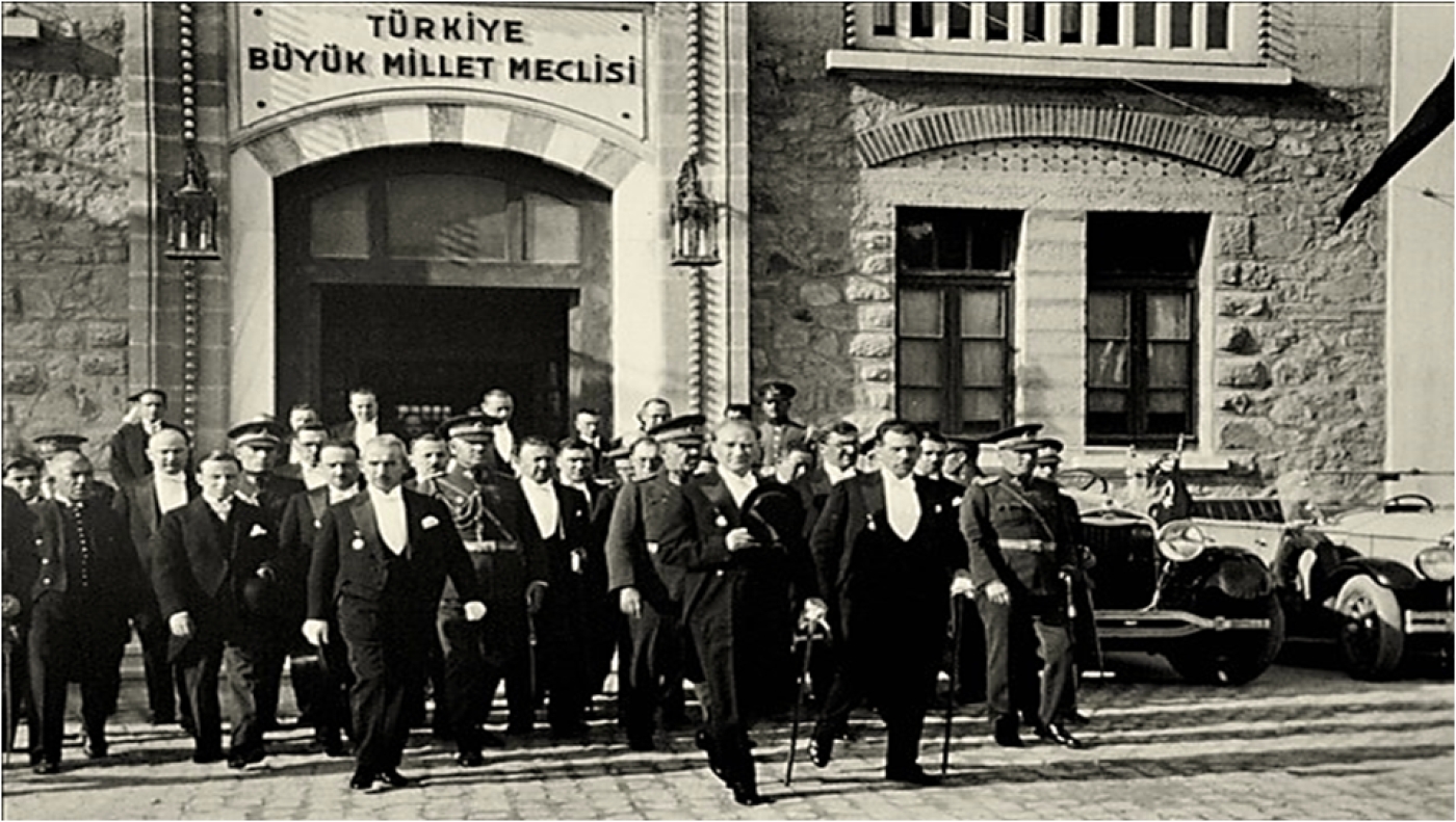 ataturkun-yarin-cumhuriyet-ilan-edecegiz-sozunun-hikayesi-nedir-ataturk-nerede-soyledi (1)