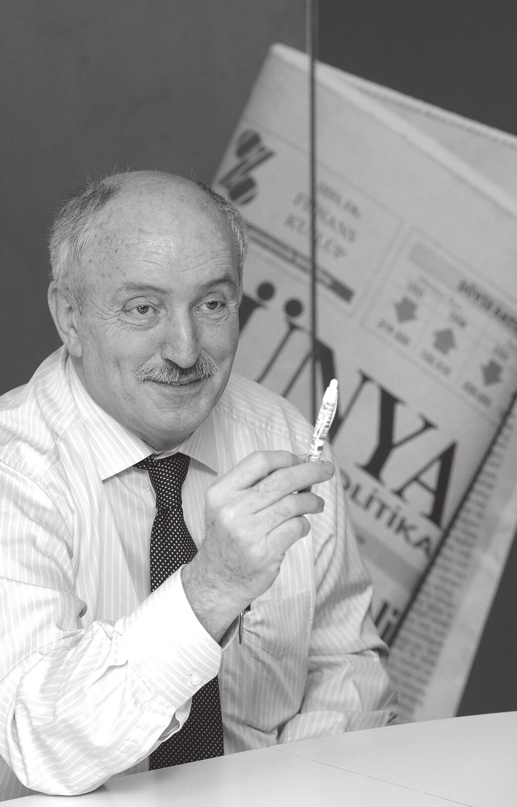 Basın dünyası yasta... Ekonomi Gazetesi başyazarı Gazeteci Osman Saffet Arolat hayatını kaybetti!-1