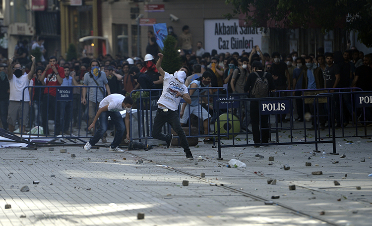 gezi-parki-olaylari-nedir-gezi-parki-olaylarina-kronolojik-bakis  2