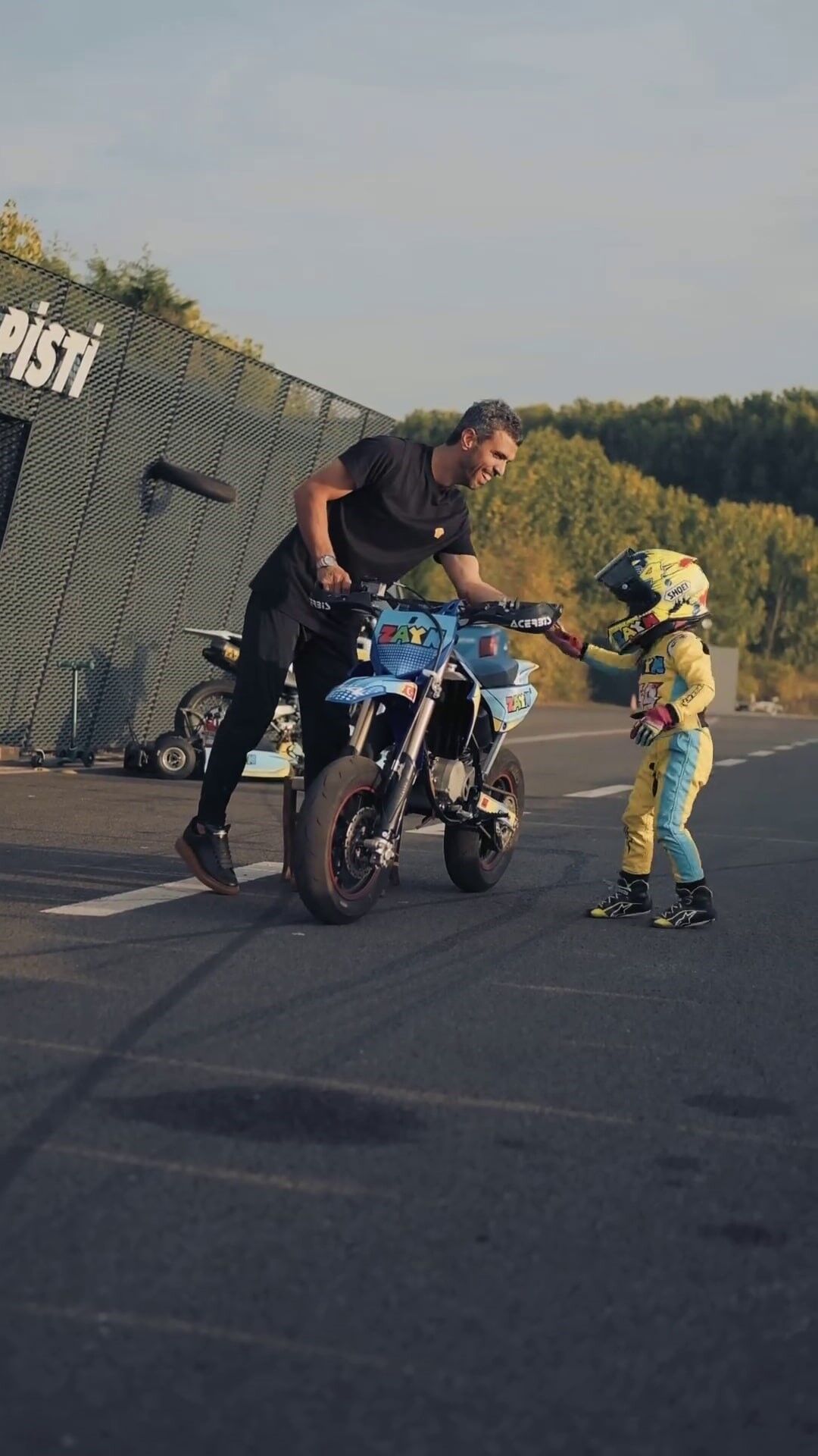 Zayn Sofuoğlu'na nazar değdi! Pistin tozunu arttıran küçük yetenek.. (4)