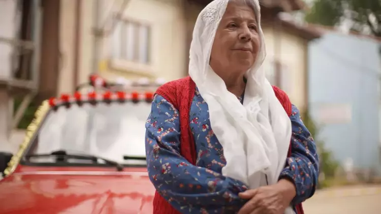 zerrin-sumer-kimdir-zerrin-sumer-nereli-zerrin-sumer-kac-yasinda-zerrin-sumer-oglu-kim (1)-1