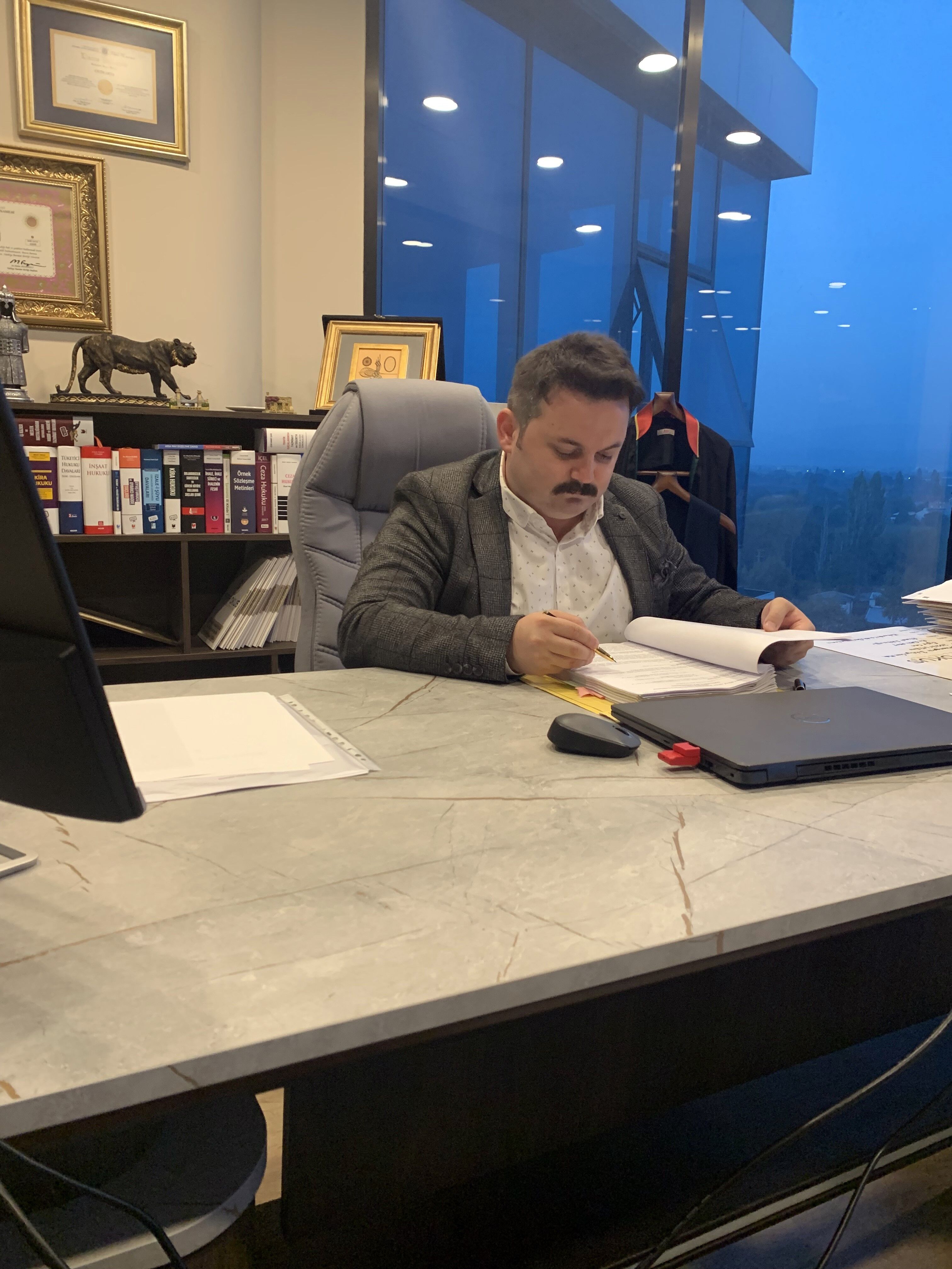 20 yıllık evliliğini bitirme gerekçesini duyanlar şok oldu... 'İmza benim değil' diyerek 2. Aile Mahkemesine başvurdu! (1)