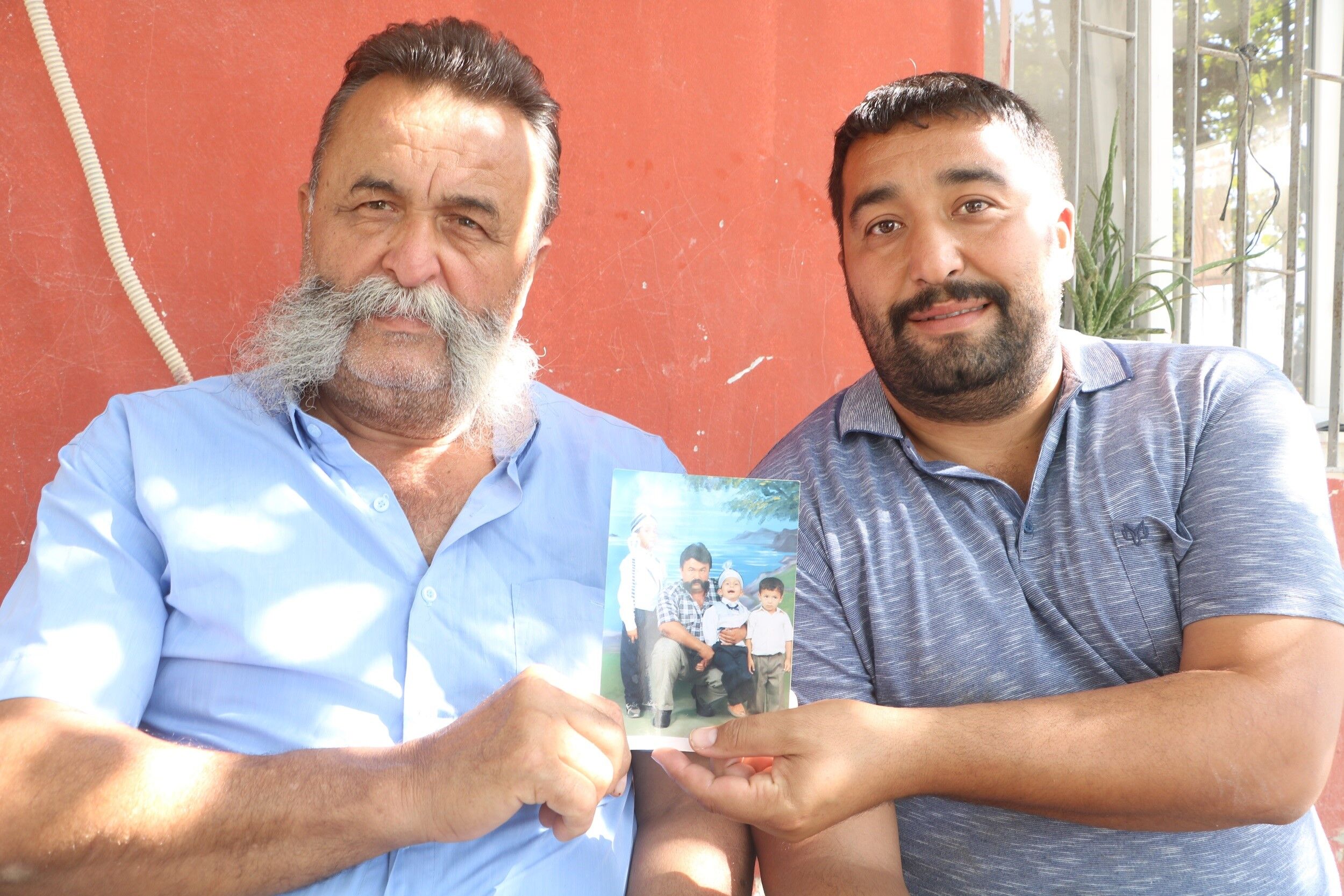 Hatay'da ilginç olay... 40 yıldır bıyıklarına jilet sürmeyen Mehmet Dağlı'yı görenler şaşıp kalıyor-1