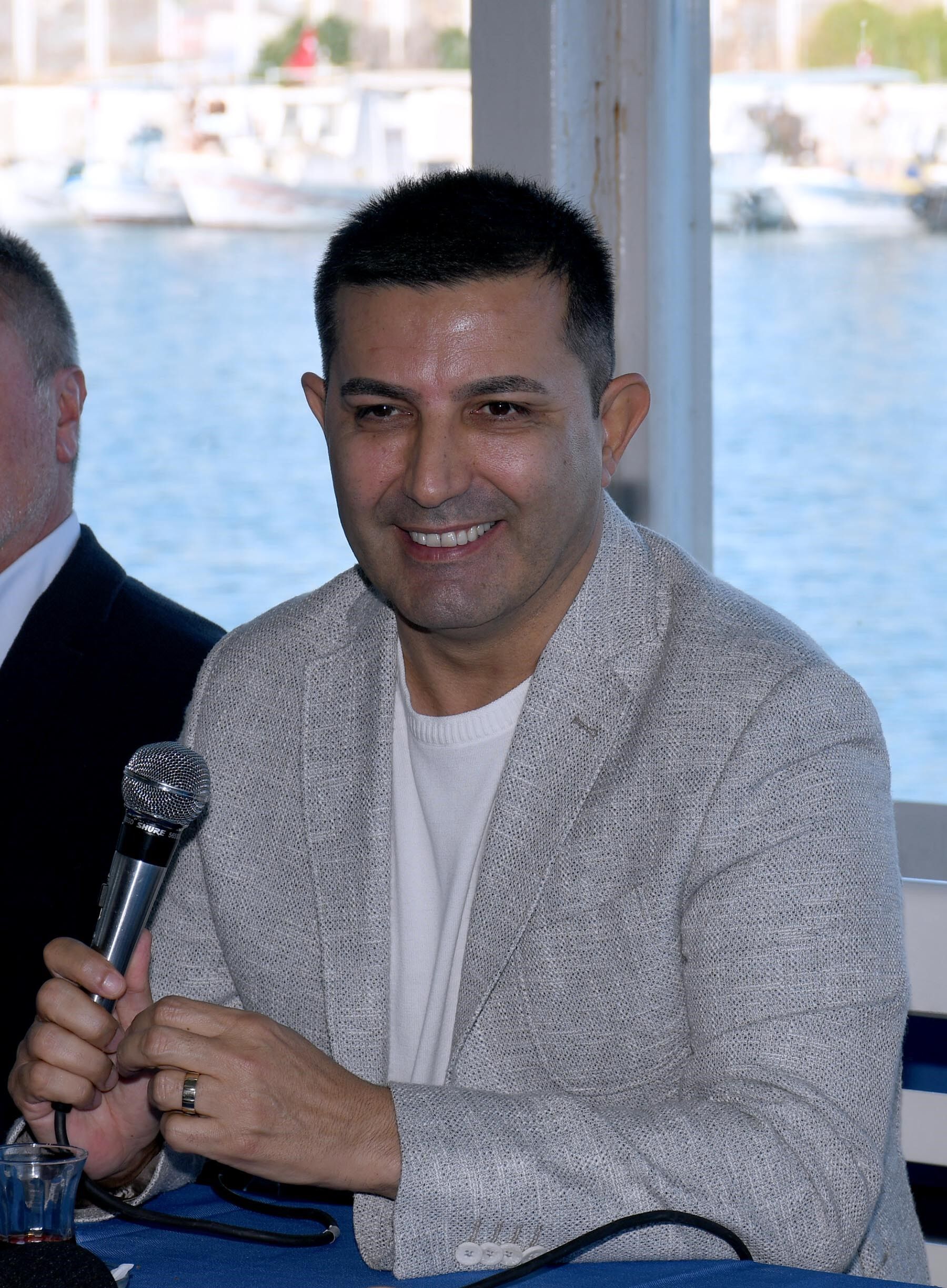 baskan-omer-gunel-mujdeyi-verdi-kusadasinda-dev-proje (1)