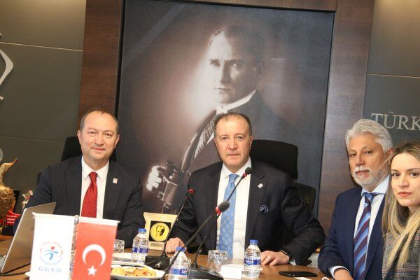 CHP YDK Üyesi Deniz Çakır kimdir