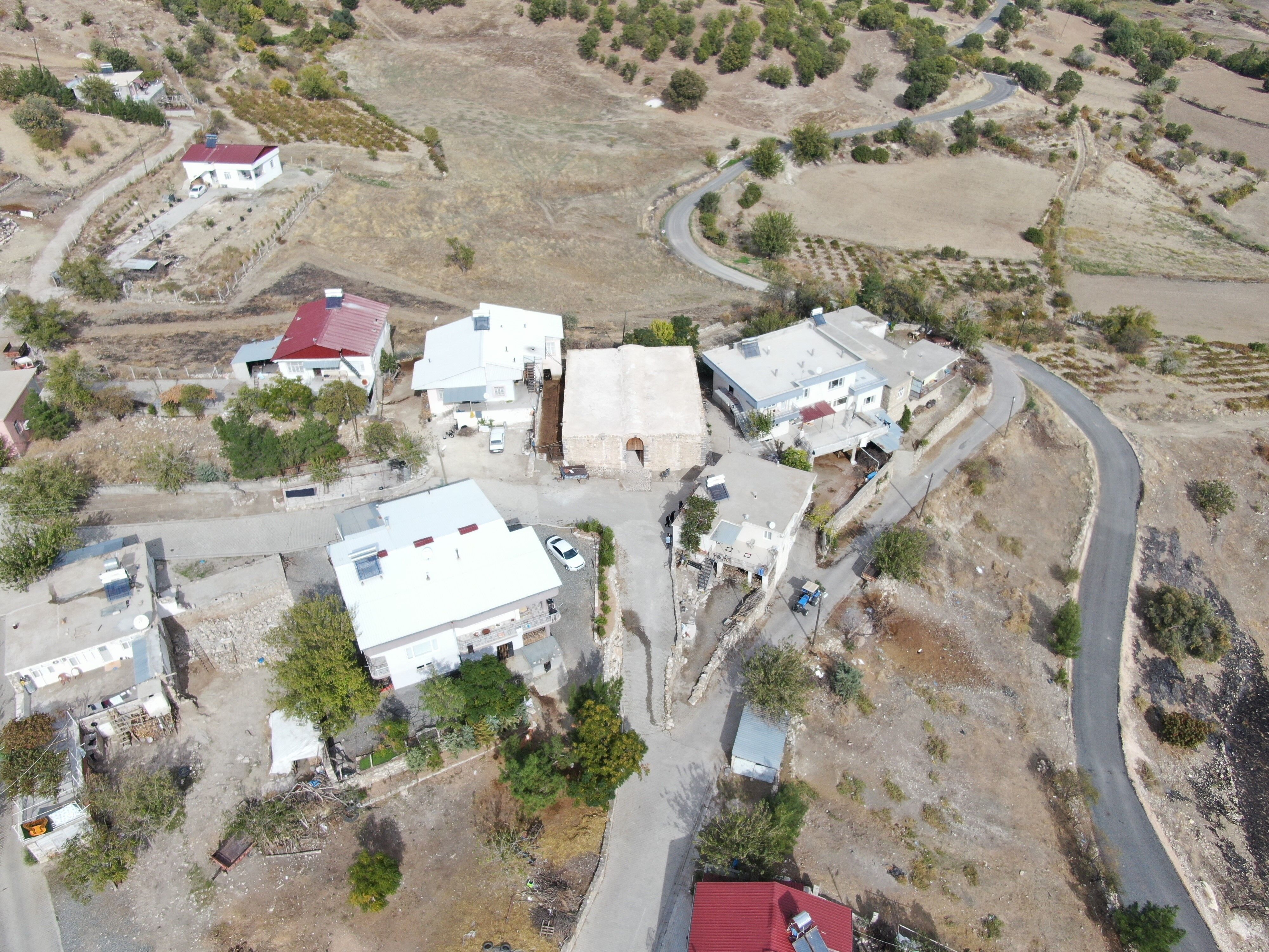 diyarbakirda-700-yildir-ayakta-kalan-karakaya-hani-turizme-kazandirilmayi-bekliyor (1)-1