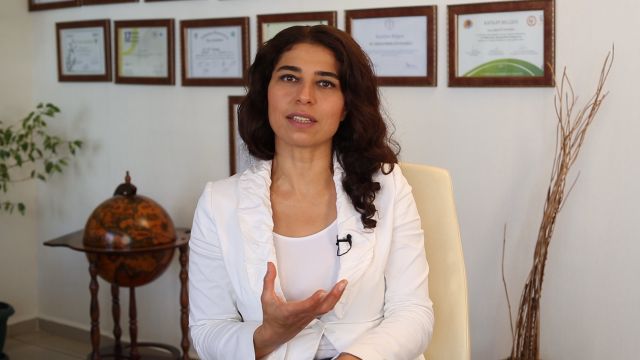 Dr. Elif Güveloğlu kimdir? Elif Güveloğlu mesleği ne? Elif Güveloğlu evli mi? Elif Güveloğlu kaç yaşında?